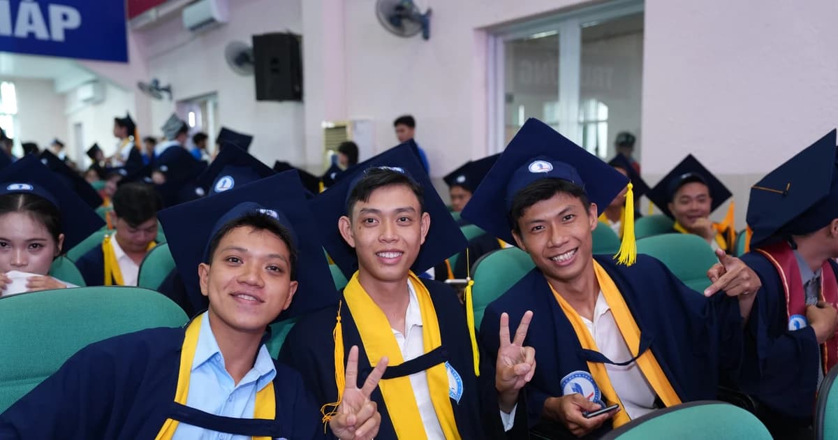 Trường Đại học Đồng Tháp trao bằng tốt nghiệp cho 156 tân cử nhân
