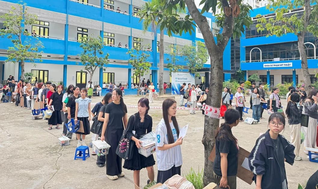 Thí sinh dự thi năng khiếu đợt 2 tại Trường ĐH Sư phạm Nghệ thuật Trung ương