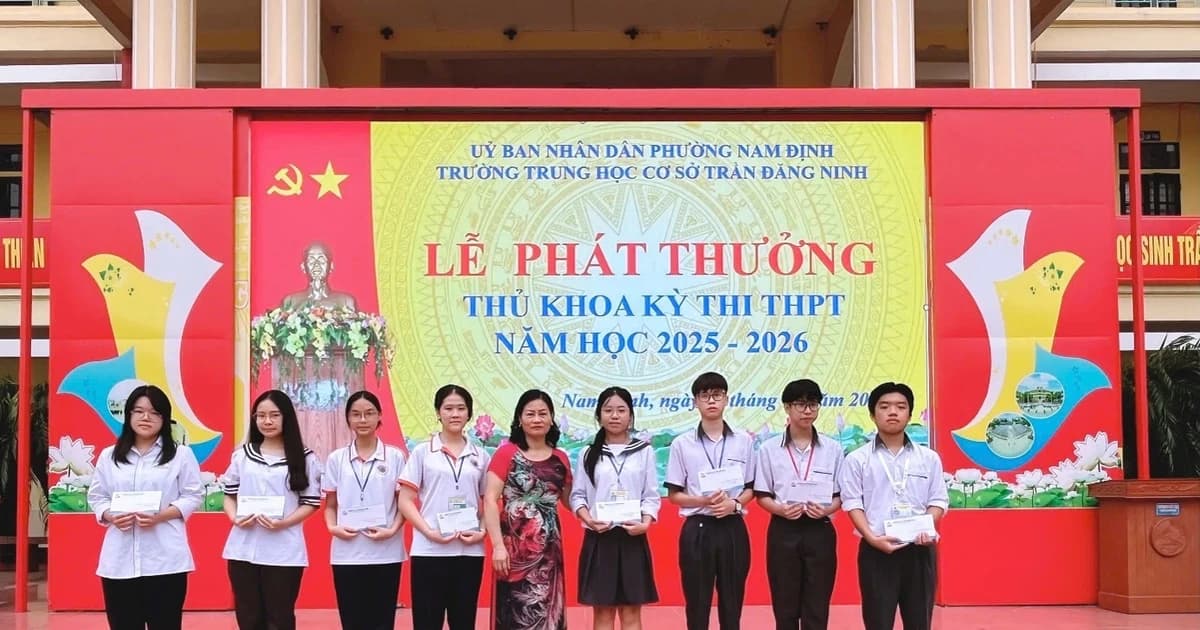 Trường THCS Trần Đăng Ninh đón 'mùa quả ngọt' với thành tích ấn tượng