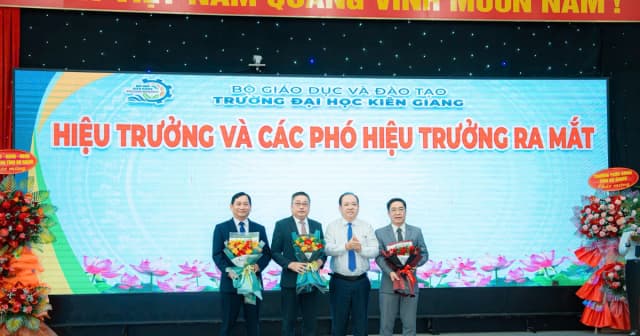 Trường Đại học Kiên Giang ra mắt Ban Giám hiệu nhiệm kỳ mới