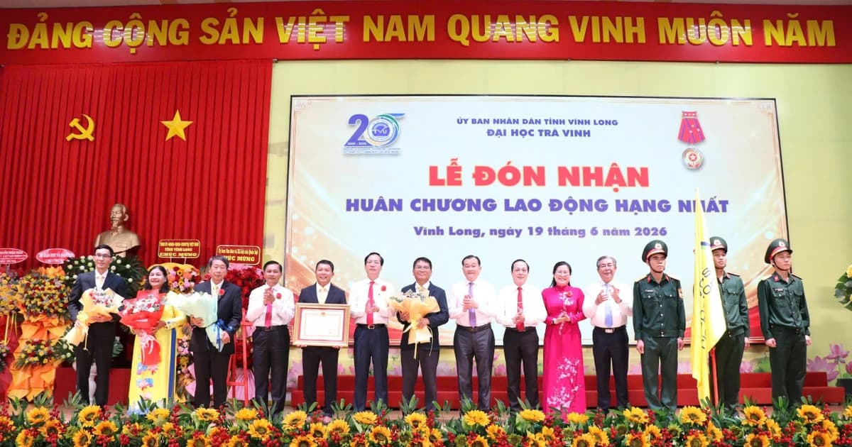 Đại học Trà Vinh được tặng thưởng Huân chương Lao động hạng Nhất