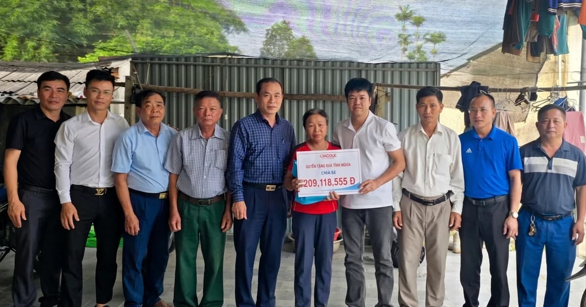 Người phụ nữ 'không còn nước mắt để khóc" tiếp nhận số tiền 209 triệu đồng