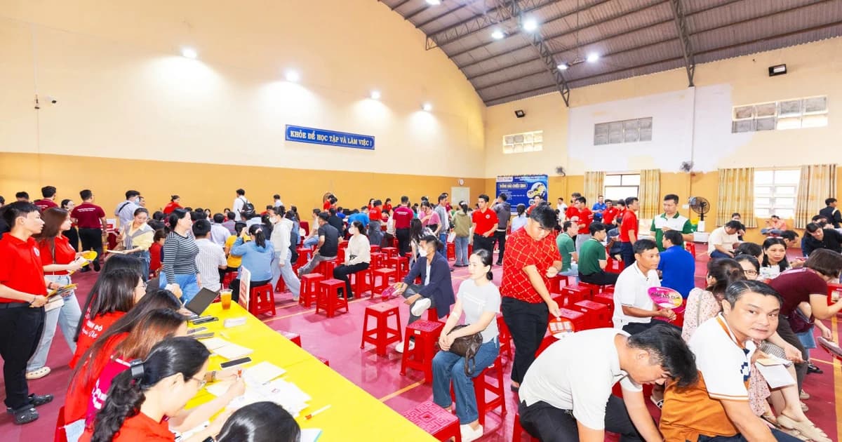 Học sinh, sinh viên, giáo viên tham gia 'Hành trình đỏ' tại Cà Mau