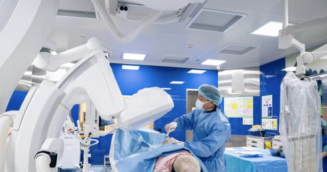 Cụ bà 109 tuổi thoát cảnh đau lưng nhờ bơm xi măng sinh học