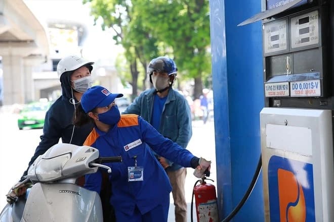 Giá xăng tiếp tục giảm sâu, xuống dưới 20.000 đồng/lít