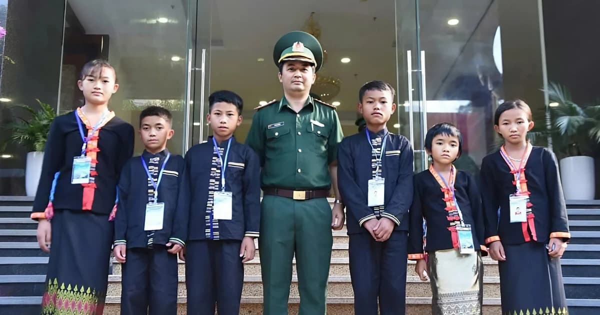 Nữ sinh nghèo ở Nghệ An viết tiếp giấc mơ đại học nhờ 'cha nuôi' Biên phòng