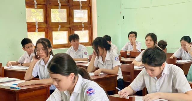 Đề xuất phạt tới 50 triệu với hành vi lôi kéo học sinh học thêm sai quy định