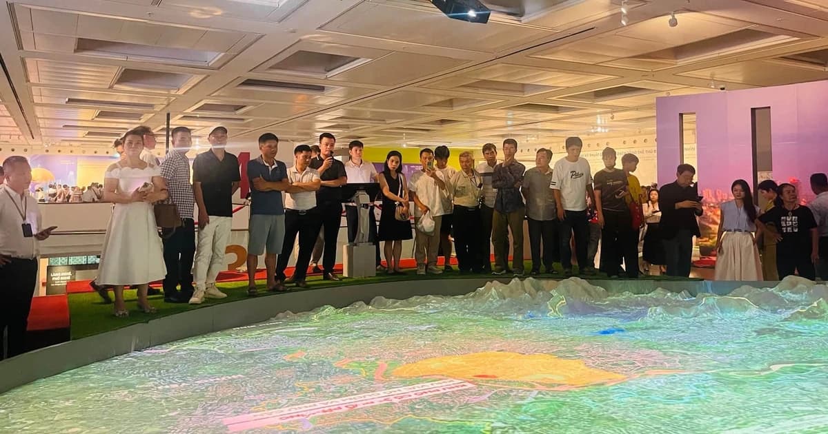Triển lãm quy hoạch Thủ đô tầm nhìn 100 năm thu hút đông đảo người dân