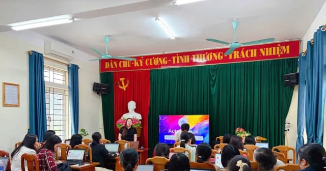 Tập huấn AI cho giáo viên - Bước cấp thiết để xây dựng trường học số