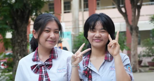 Những con số nổi bật từ phổ điểm thi THPT đầu tiên sau sáp nhập của TPHCM