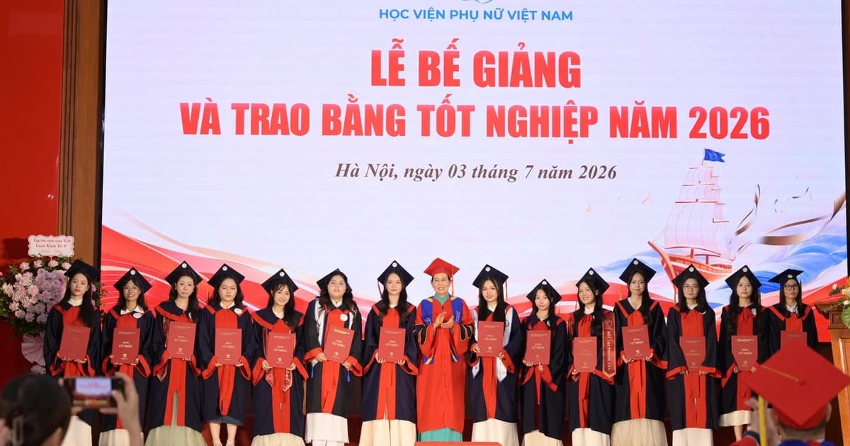 718 tân cử nhân Học viện Phụ nữ Việt Nam nhận bằng tốt nghiệp