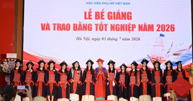718 tân cử nhân Học viện Phụ nữ Việt Nam nhận bằng tốt nghiệp
