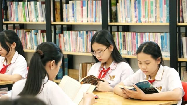 Miễn phí sách giáo khoa toàn quốc từ năm học 2029 - 2030