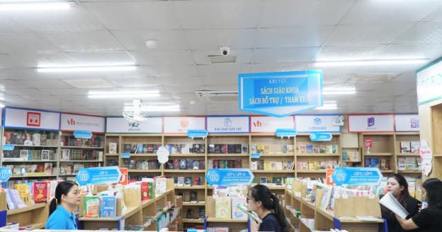 Đảm bảo học sinh vùng khó không lo về sách giáo khoa