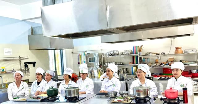 Học từ người làm nghề