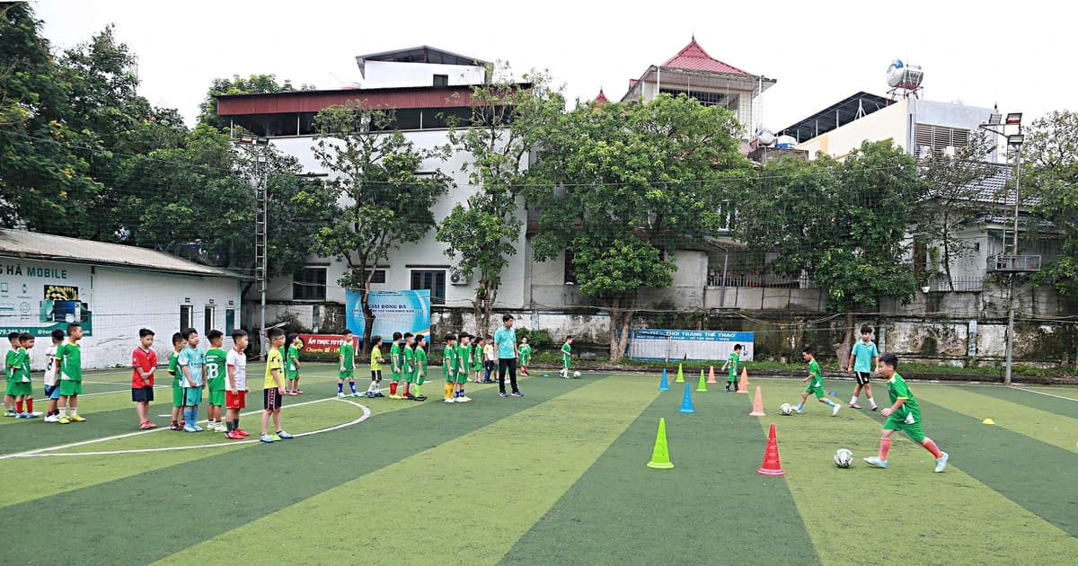 Lớp học không bục giảng hút học sinh dịp hè