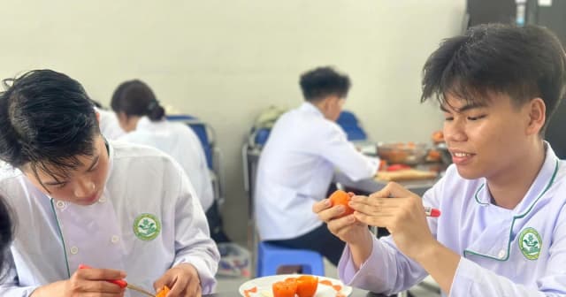'Đường ngắn' vào nghề