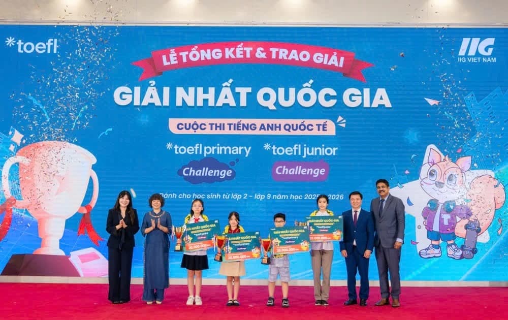 Trao giải Cuộc thi tiếng Anh TOEFL Challenge