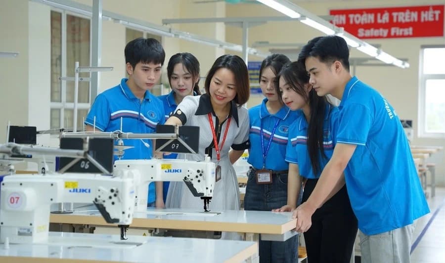 Trao quyền linh hoạt trong sử dụng nhân sự hỗ trợ giáo dục đại học