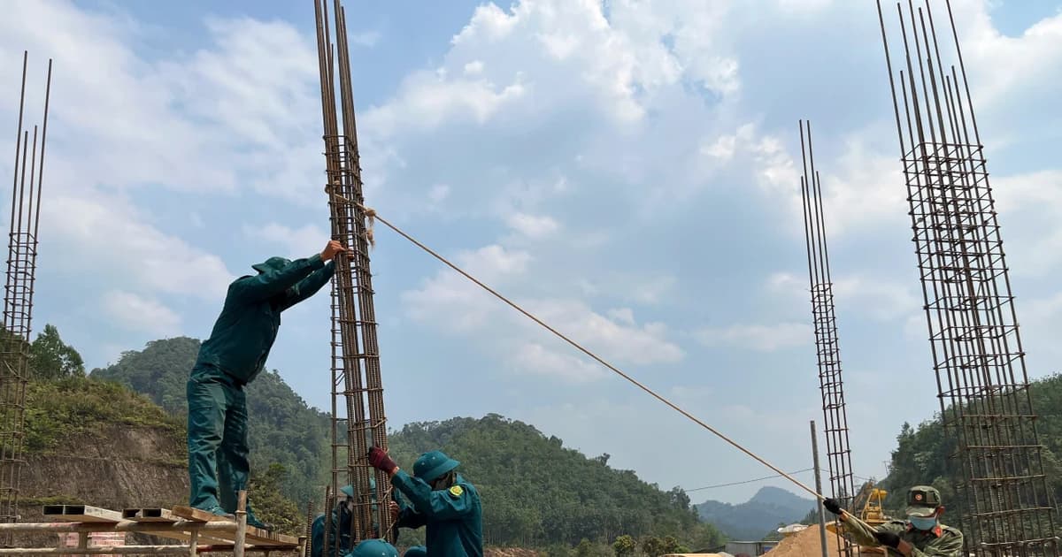 Hoàn thiện lắp đặt trang thiết bị dạy học trường vùng biên Đà Nẵng trước 15/8