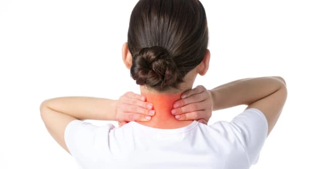 Ghi nhớ hai nguyên tắc ứng phó quan trọng khi bị co cứng cổ