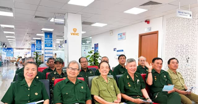 Tặng 10.000 liều vaccine cúm tri ân người có công với cách mạng