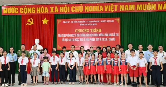 Tin học Đại Dương đồng hành trao tặng Phòng học số cho Trường Mầm non Tuổi Thơ