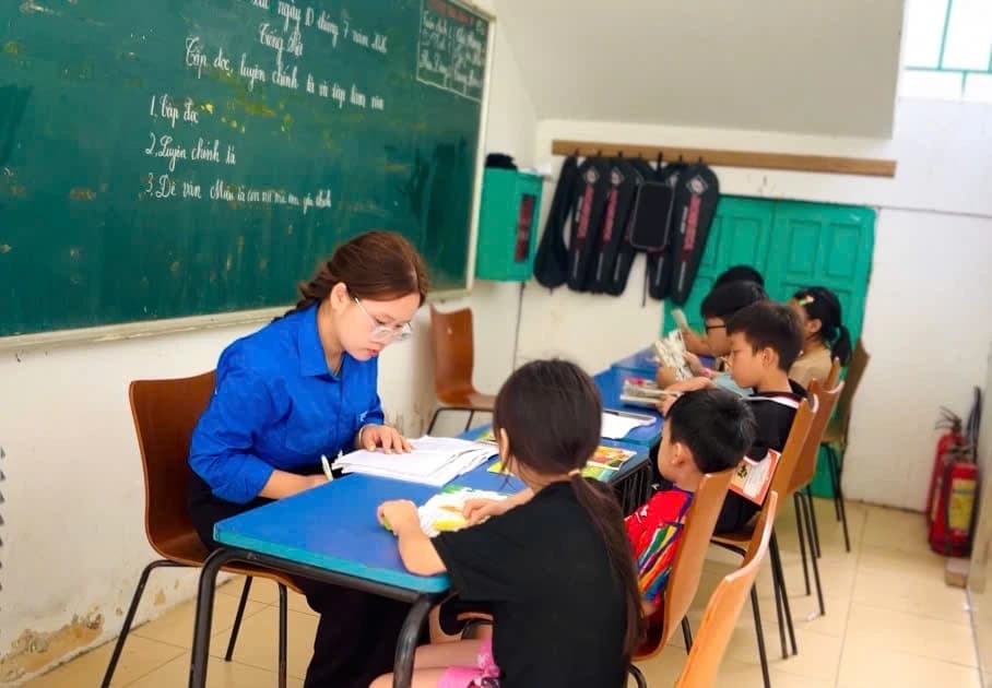 Những giờ học gieo yêu thương của sinh viên sư phạm