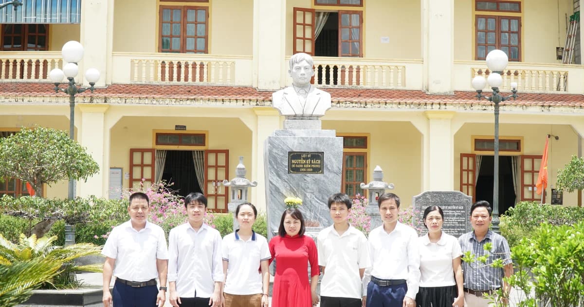 Thủ khoa, á khoa Nghệ An tranh thủ làm thêm kiếm tiền học đại học