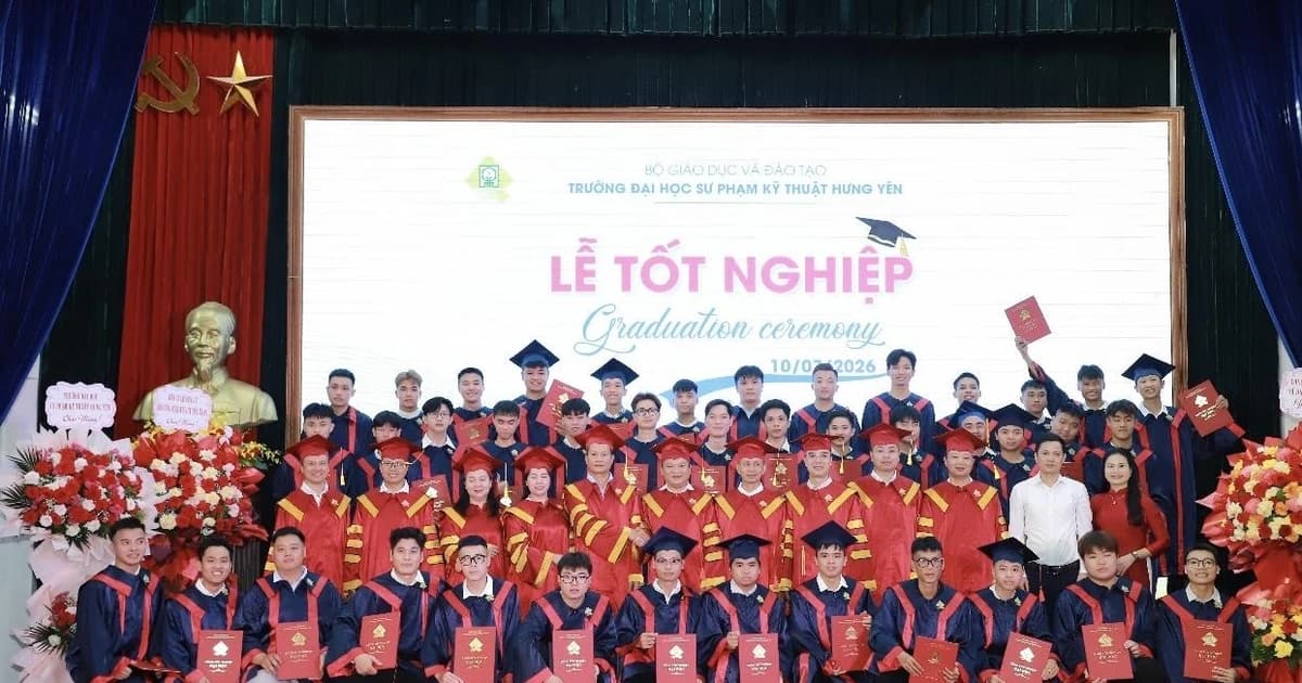 Gần 2.000 sinh viên Trường Đại học Sư phạm Kỹ thuật Hưng Yên nhận bằng tốt nghiệp