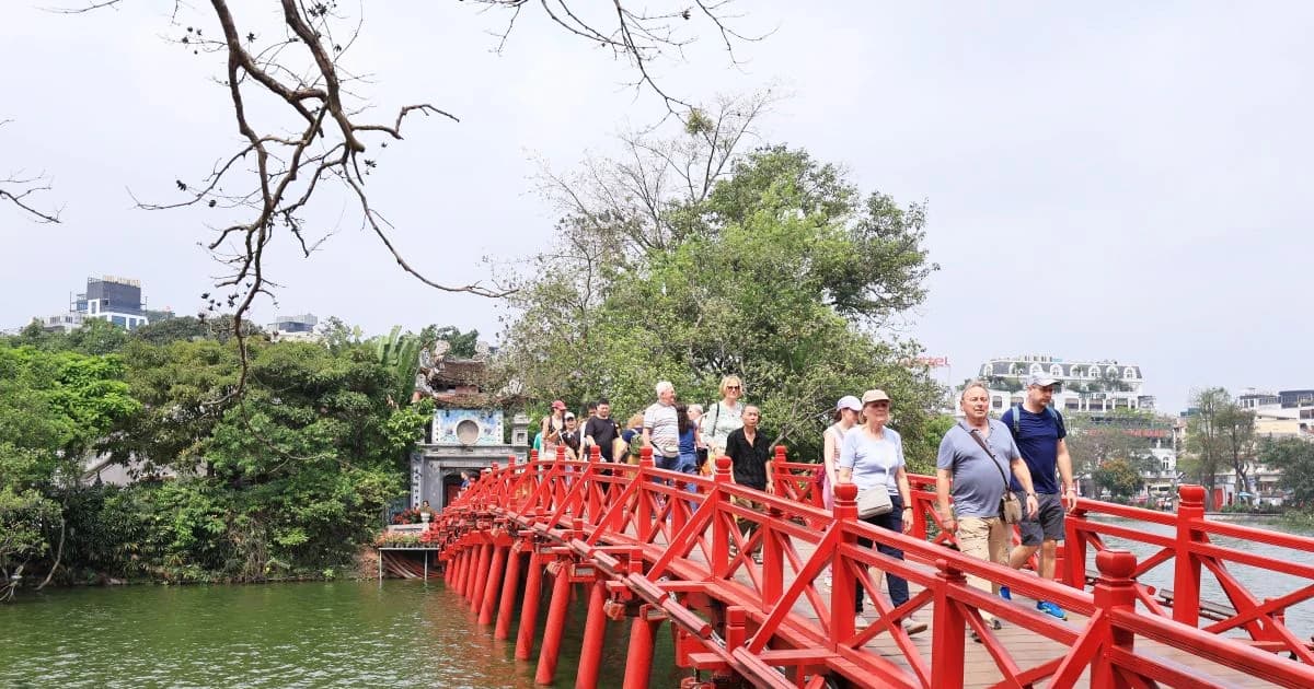 Du lịch Việt Nam đón gần 14 triệu khách quốc tế
