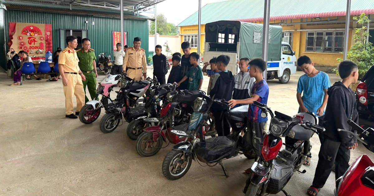 Học sinh Đắk Lắk cam kết tháo đồ 'độ chế', trả xe đạp điện về nguyên trạng