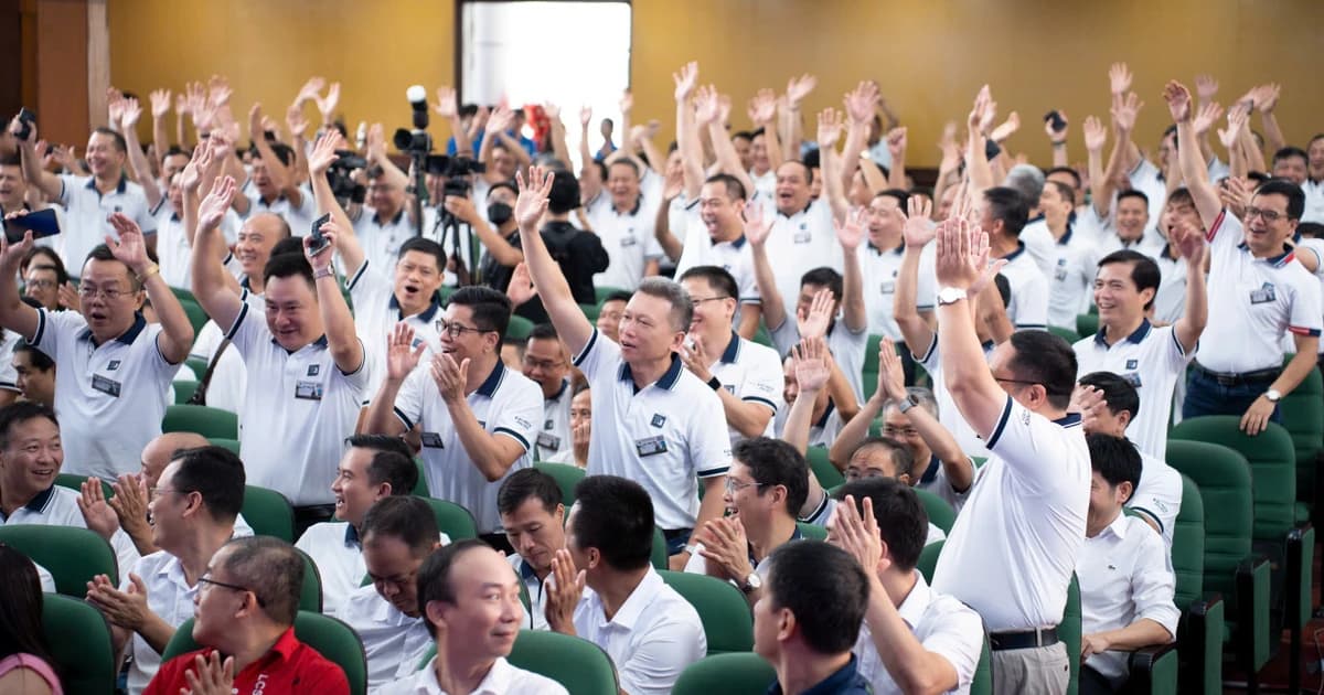 Hơn 700 cựu sinh viên K41 Trường ĐH Xây dựng Hà Nội trở về sau 30 năm