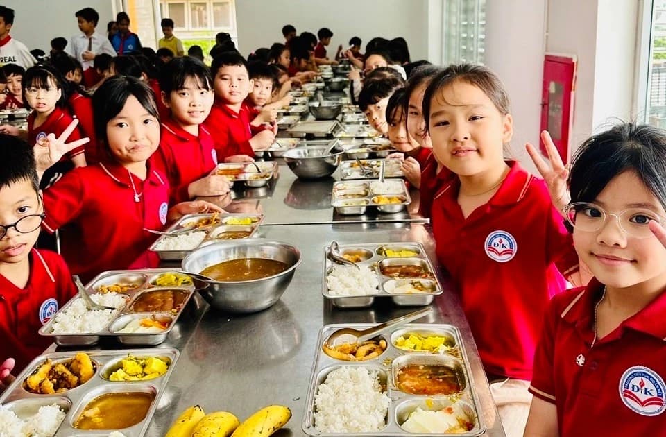 Bữa ăn bán trú cần đặt an toàn và đủ dinh dưỡng lên hàng đầu