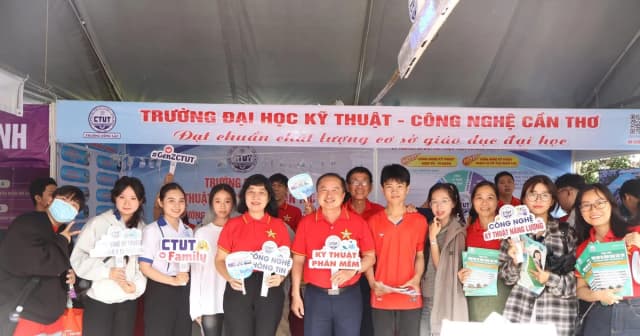 Điểm trúng tuyển vào Trường ĐH Kỹ thuật - Công nghệ Cần Thơ cao nhất 23,05 điểm