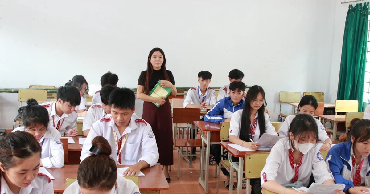 Hàng chục học sinh chưa nhập học lớp 10, trường 'thông báo khẩn'