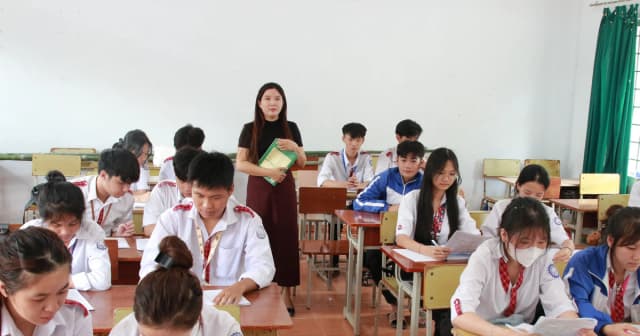 Hàng chục học sinh chưa nhập học lớp 10, trường 'thông báo khẩn'