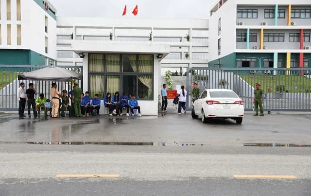 Hơn 300 thí sinh Tuyên Quang thi lại môn Toán