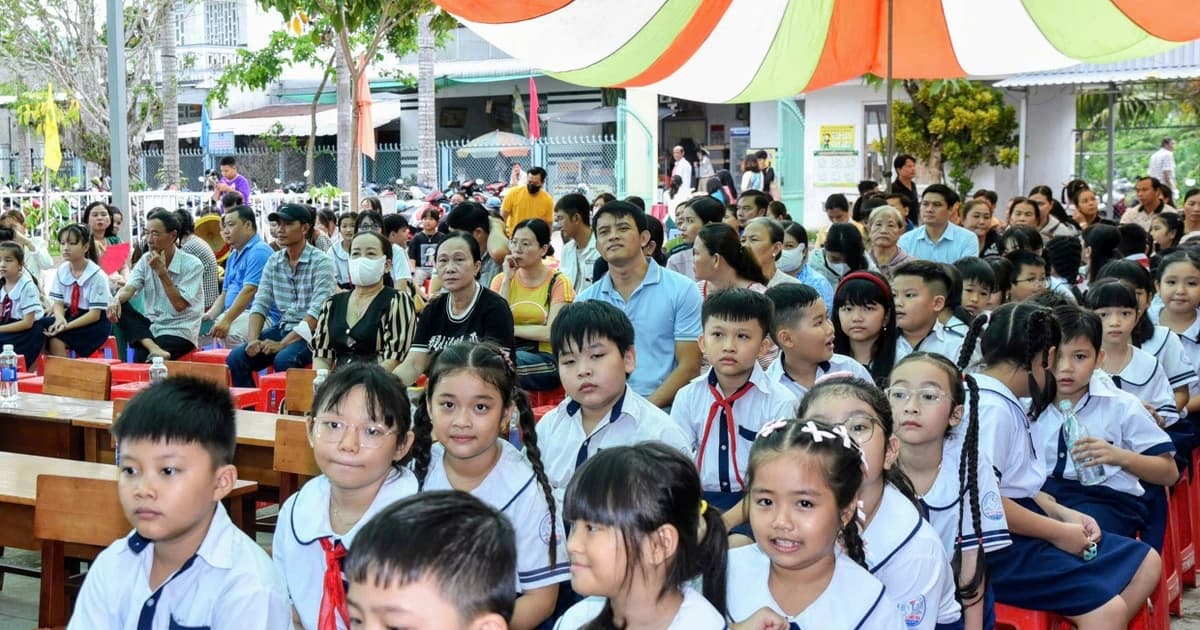 Học sinh An Giang tựu trường ngày 28/8