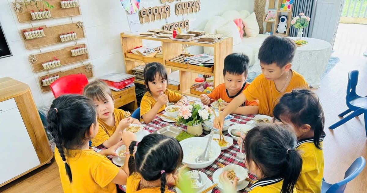 Khi mỗi khay cơm của trẻ được giám sát bằng sự minh bạch