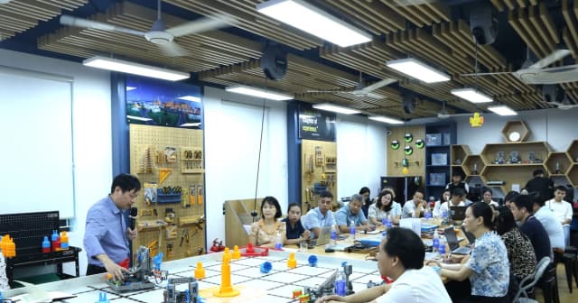 Hưng Yên tập huấn khai thác hiệu quả phòng học STEM