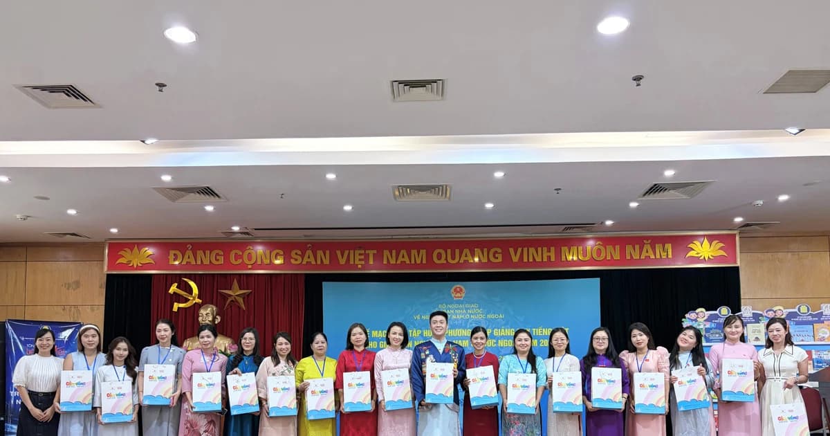 Cầu Vồng Tuổi thơ kết nối văn hóa trao tặng ấn phẩm đến kiều bào tại 17 quốc gia