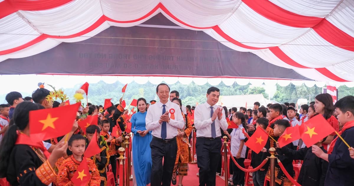 Thứ trưởng Phạm Ngọc Thưởng dự khai giảng, khánh thành trường nội trú ở Lạng Sơn