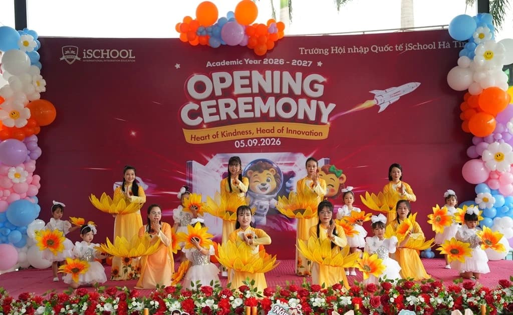 Hơn 1.000 học sinh iSchool Hà Tĩnh hòa chung ngày hội khai trường