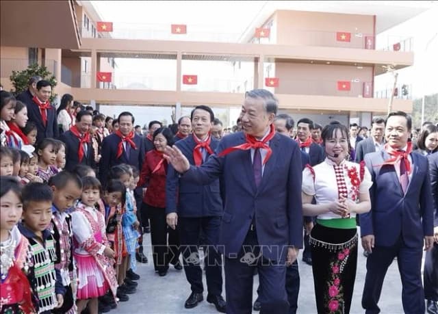 Đồng loạt khánh thành trường nội trú liên cấp vùng biên trong ngày khai giảng
