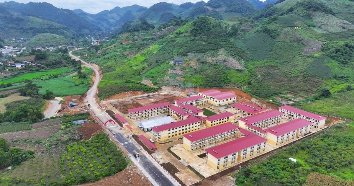 Từ Sơn La, Điện Biên đến Lâm Đồng: Nụ cười khai trường nơi dải đất biên cương