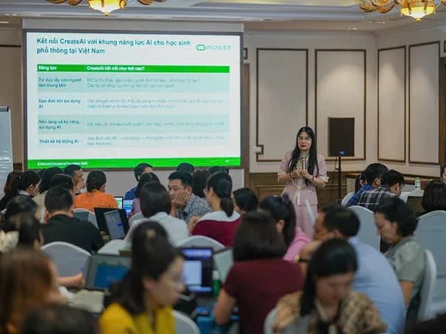 Lào Cai tập huấn cán bộ quản lý, giáo viên đưa micro:bit và AI vào lớp học STEM