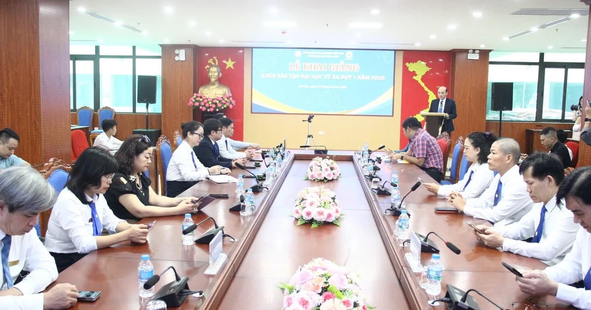 300 sinh viên hệ đào tạo từ xa Trường Đại học Công đoàn bước vào năm học mới