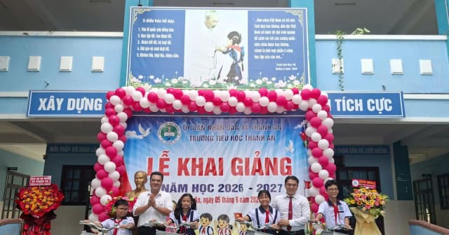 Thu hẹp khoảng cách, mở rộng cơ hội học tập cho học sinh xã đảo