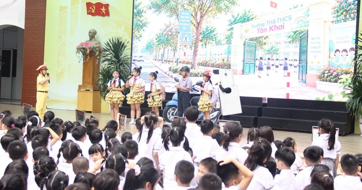 Học sinh hào hứng với tuyên truyền an toàn giao thông bằng sân khấu hóa